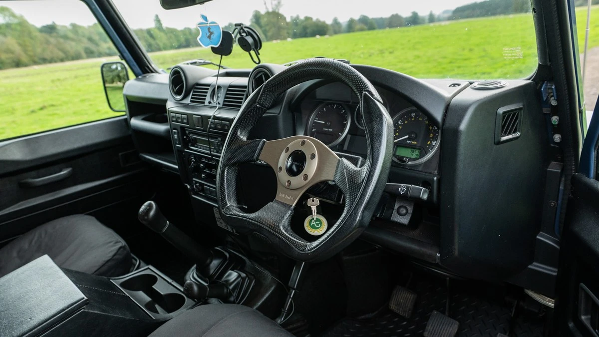 2011 Land Rover Defender 90 - Image 15 of 30