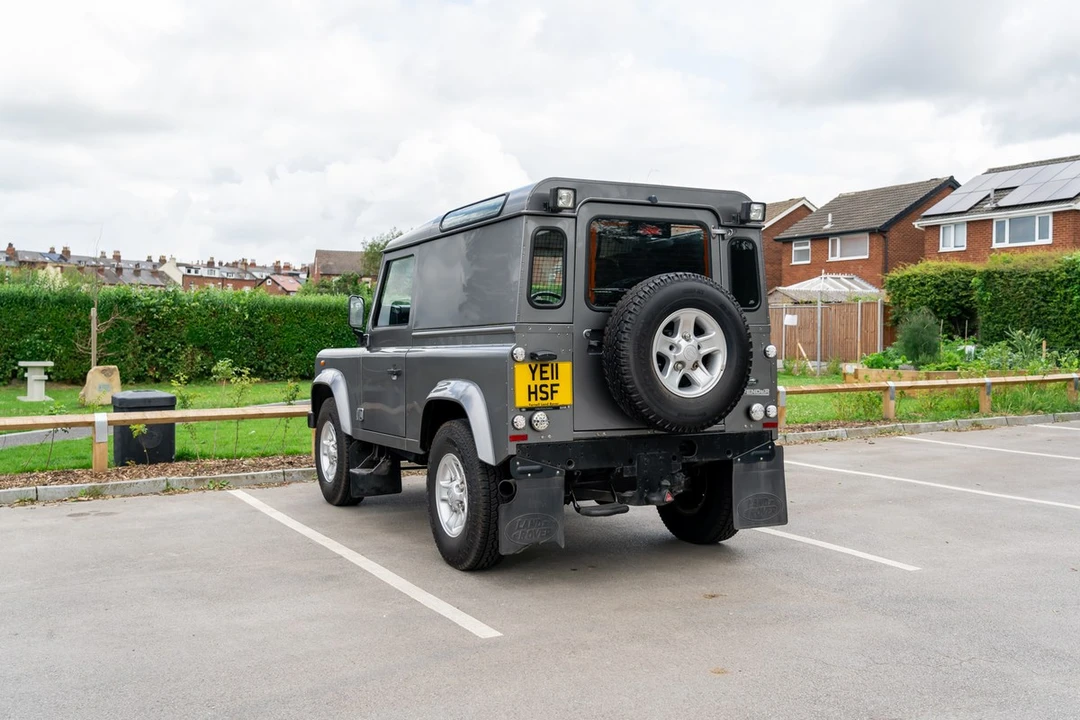 2011 Land Rover Defender 90 - Image 8 of 30