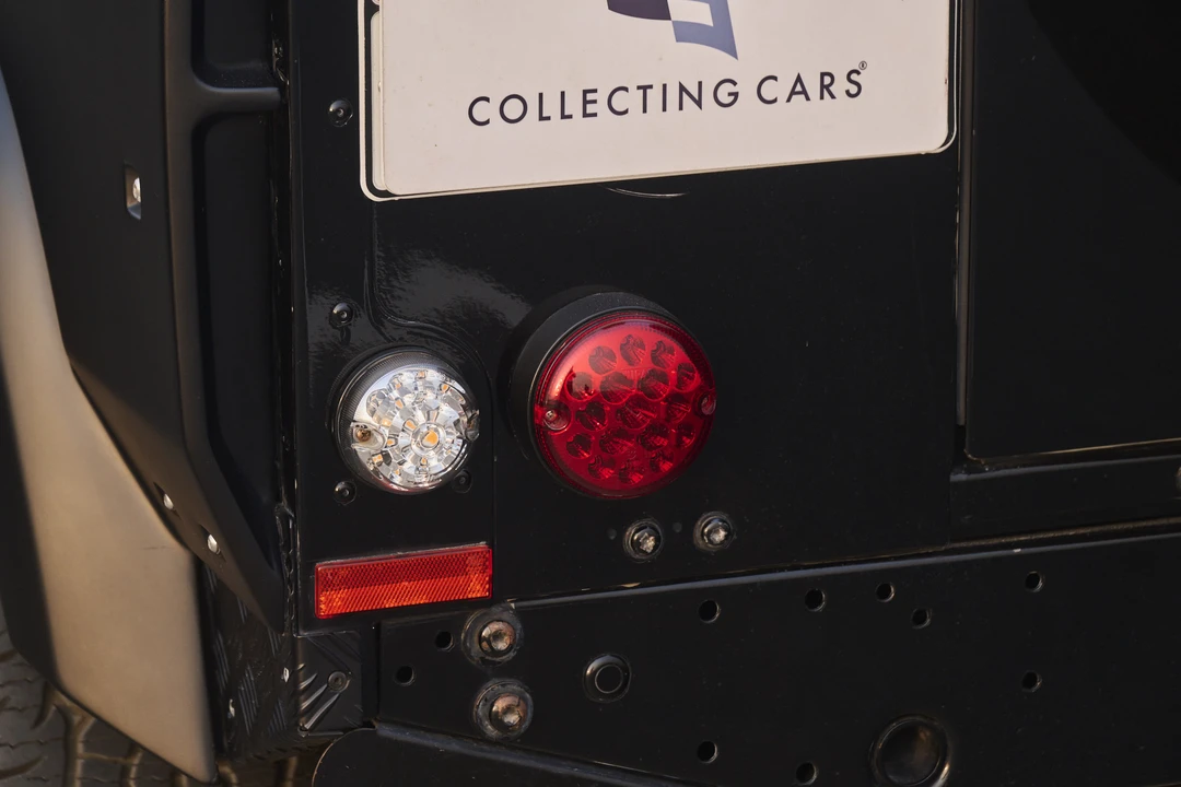 2011 Land Rover Defender 90 - Image 15 of 31