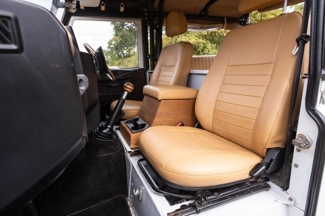 2011 Land Rover Defender 90 - Image 20 of 30