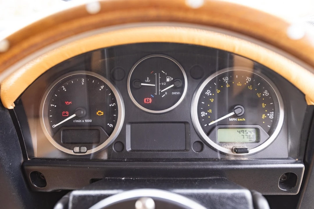 2011 Land Rover Defender 90 - Image 28 of 30