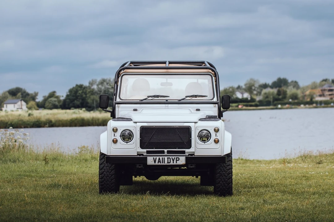 2011 Land Rover Defender 90 - Image 7 of 30