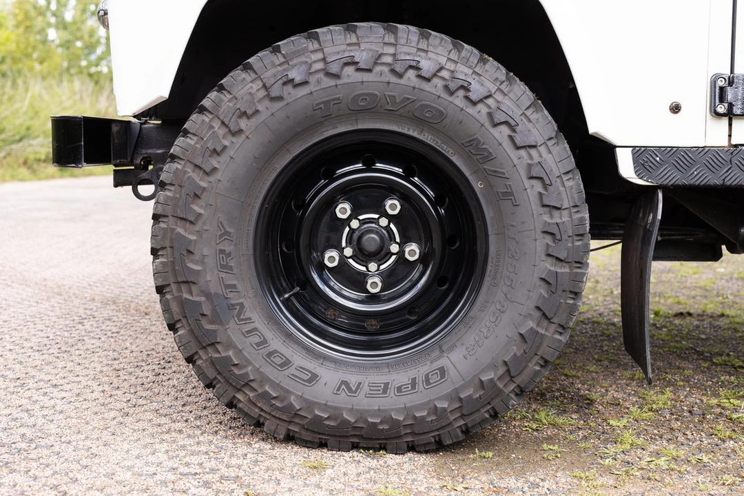 2011 Land Rover Defender 90 - Image 14 of 30