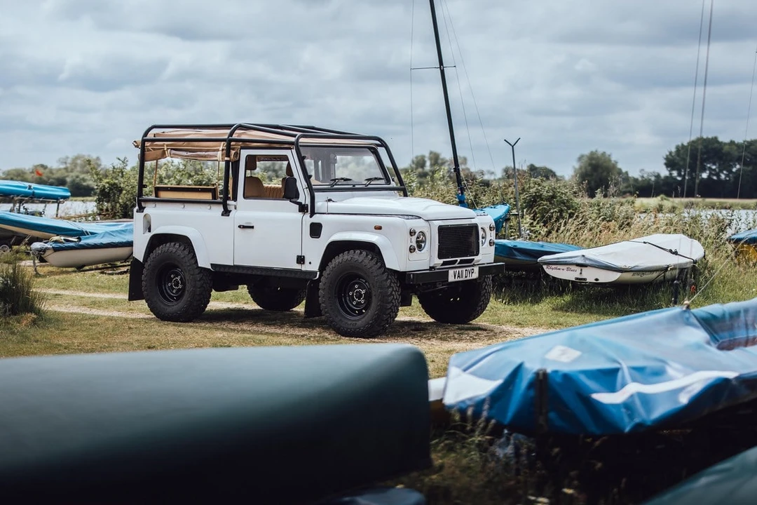 2011 Land Rover Defender 90 - Image 11 of 30