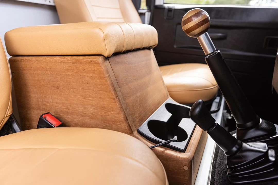 2011 Land Rover Defender 90 - Image 27 of 30
