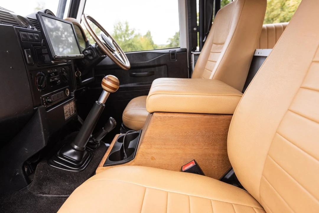 2011 Land Rover Defender 90 - Image 21 of 30