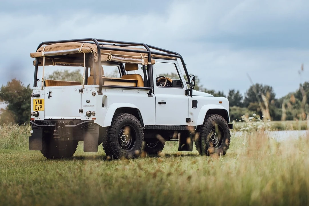 2011 Land Rover Defender 90 - Image 8 of 30