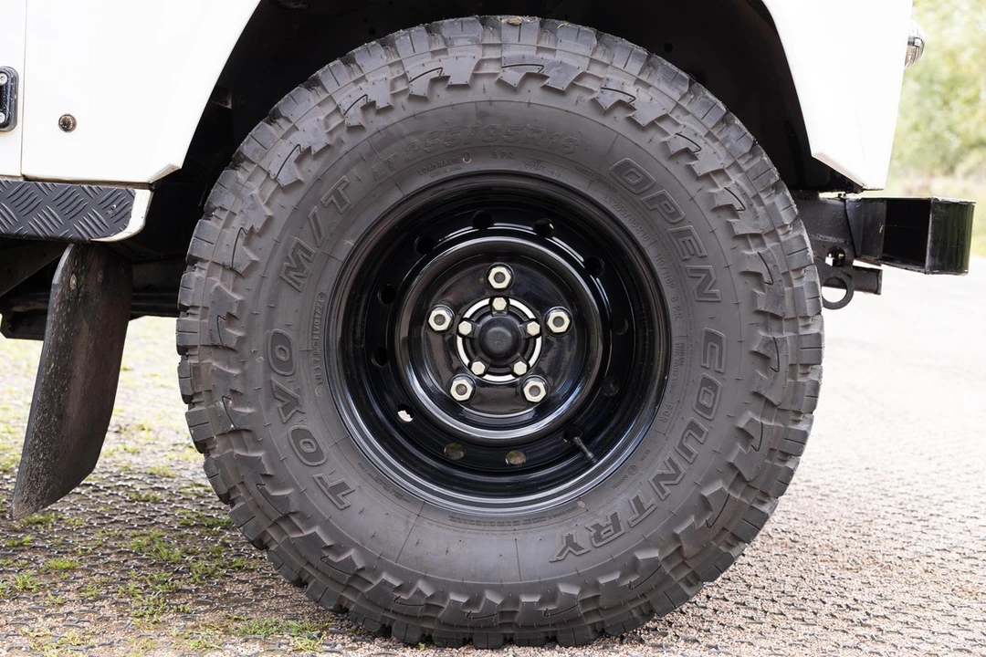 2011 Land Rover Defender 90 - Image 15 of 30
