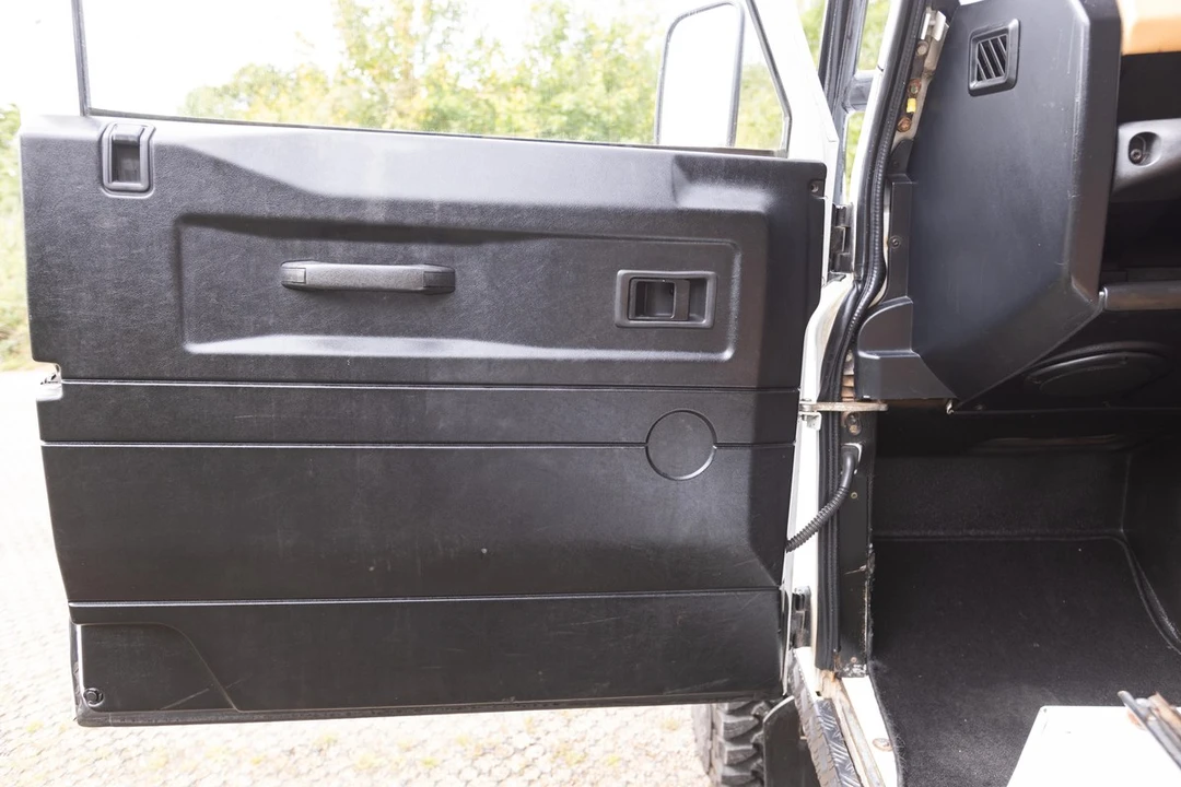 2011 Land Rover Defender 90 - Image 22 of 30