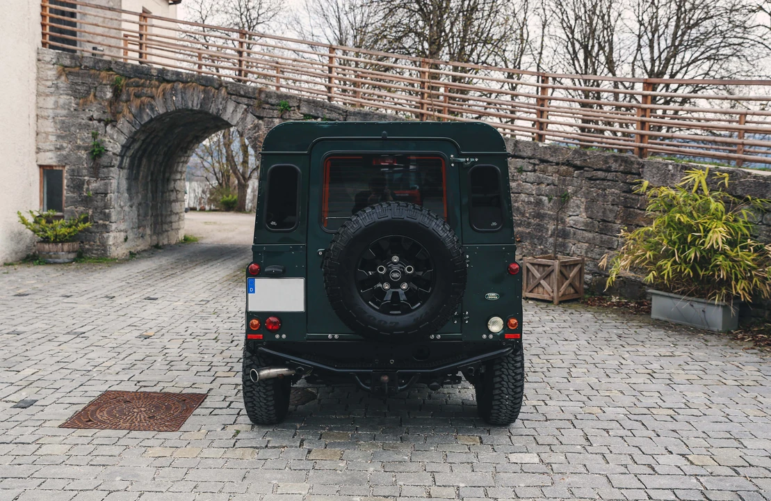 2011 Land Rover Defender 90 - Image 13 of 31
