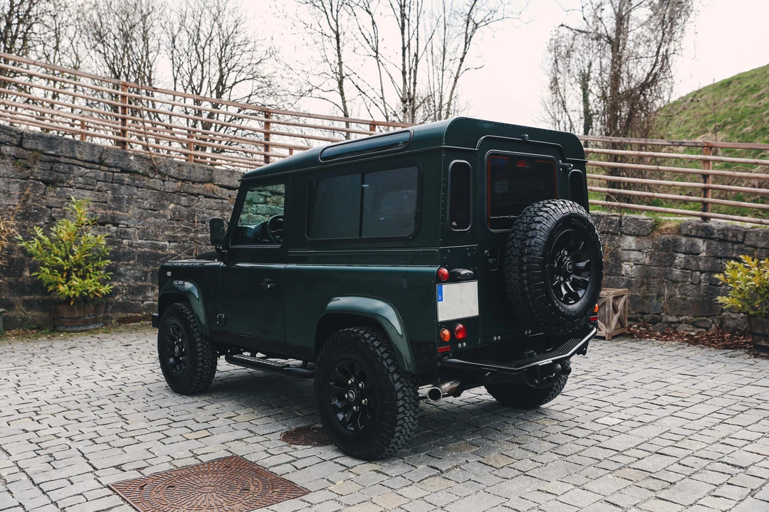 2011 Land Rover Defender 90 - Image 7 of 31