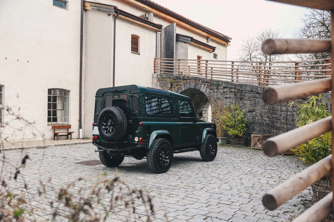 2011 Land Rover Defender 90 - Image 12 of 31