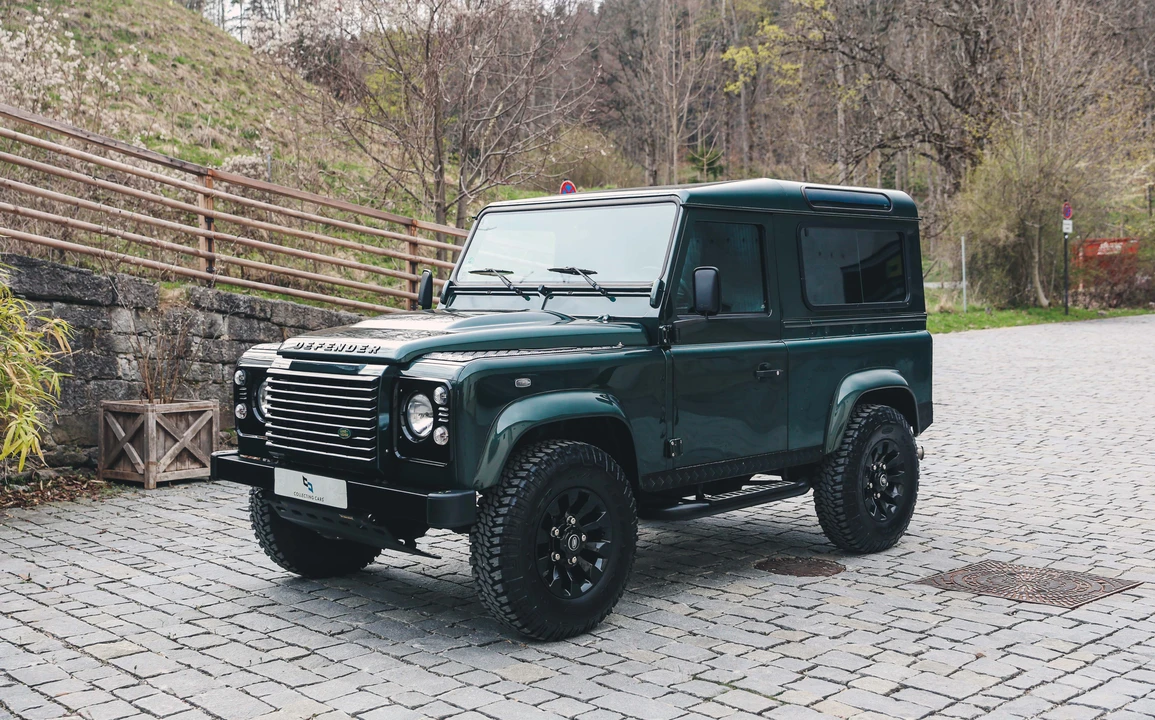 2011 Land Rover Defender 90 - Image 9 of 31