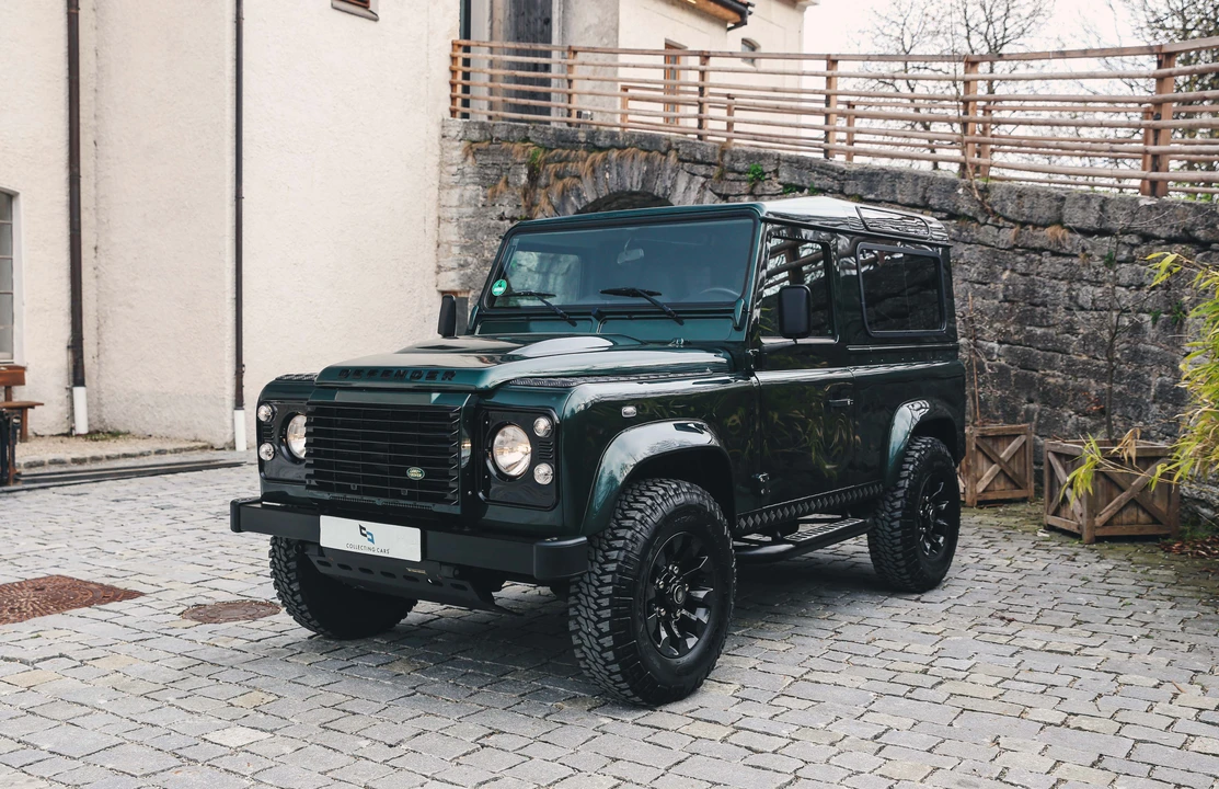 2011 Land Rover Defender 90 - Image 14 of 31