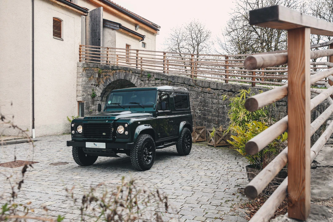 2011 Land Rover Defender 90 - Image 15 of 31
