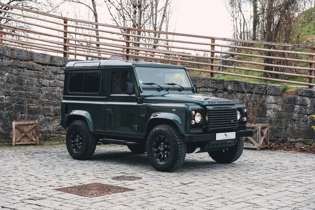 2011 Land Rover Defender 90 - Image 19 of 31