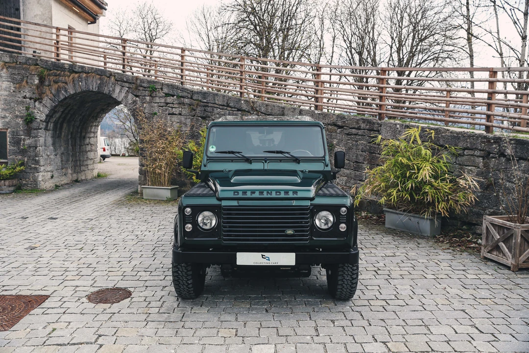 2011 Land Rover Defender 90 - Image 10 of 31