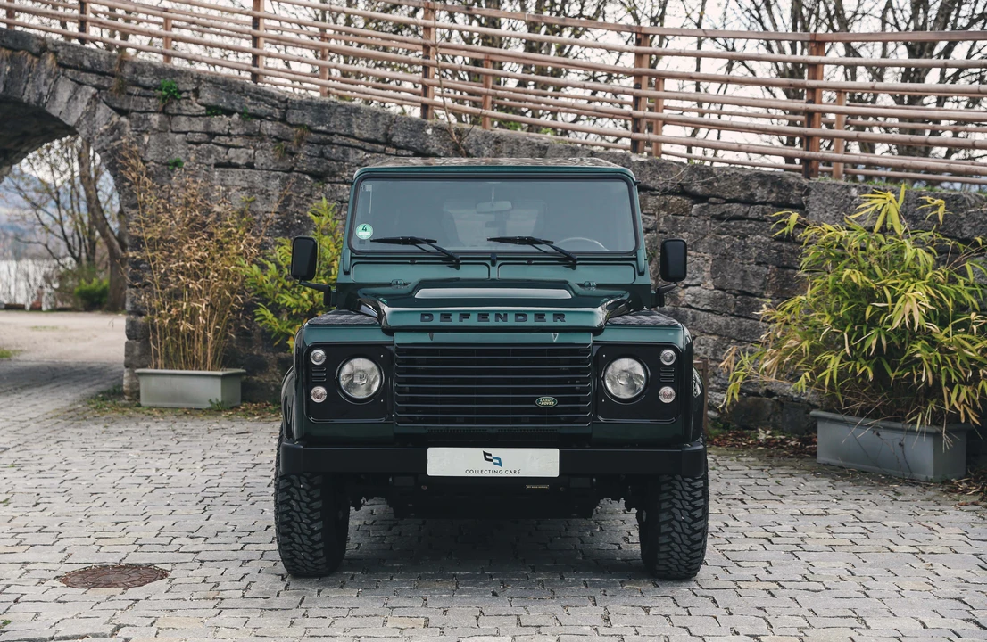 2011 Land Rover Defender 90 - Image 2 of 31