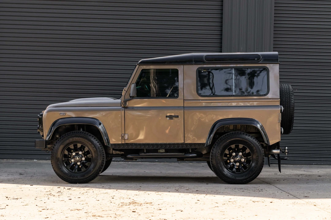 2011 Land Rover Defender 90 - Image 11 of 31