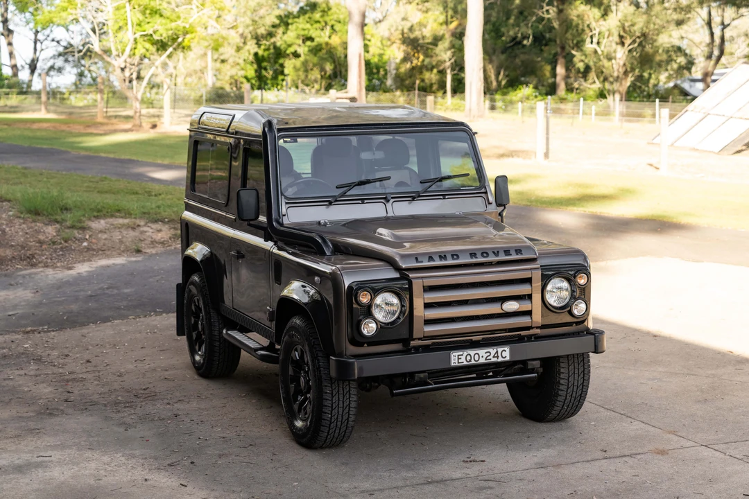 2011 Land Rover Defender 90 - Image 16 of 31