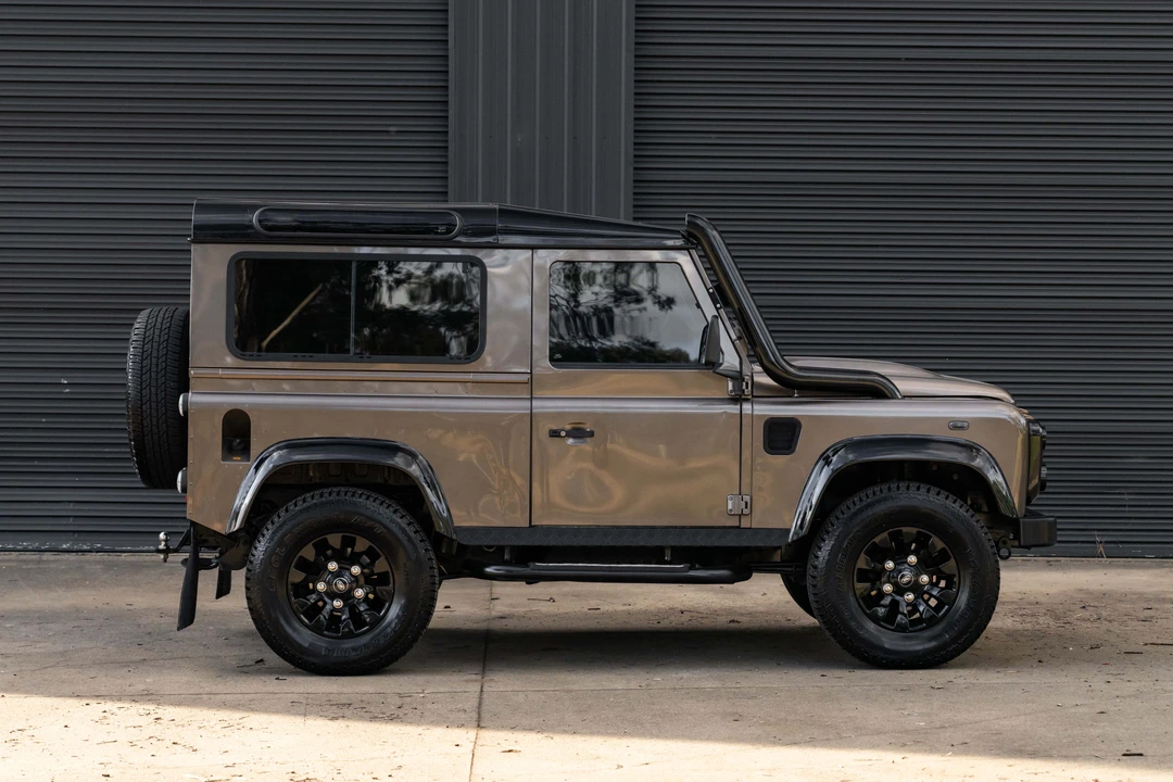 2011 Land Rover Defender 90 - Image 8 of 31