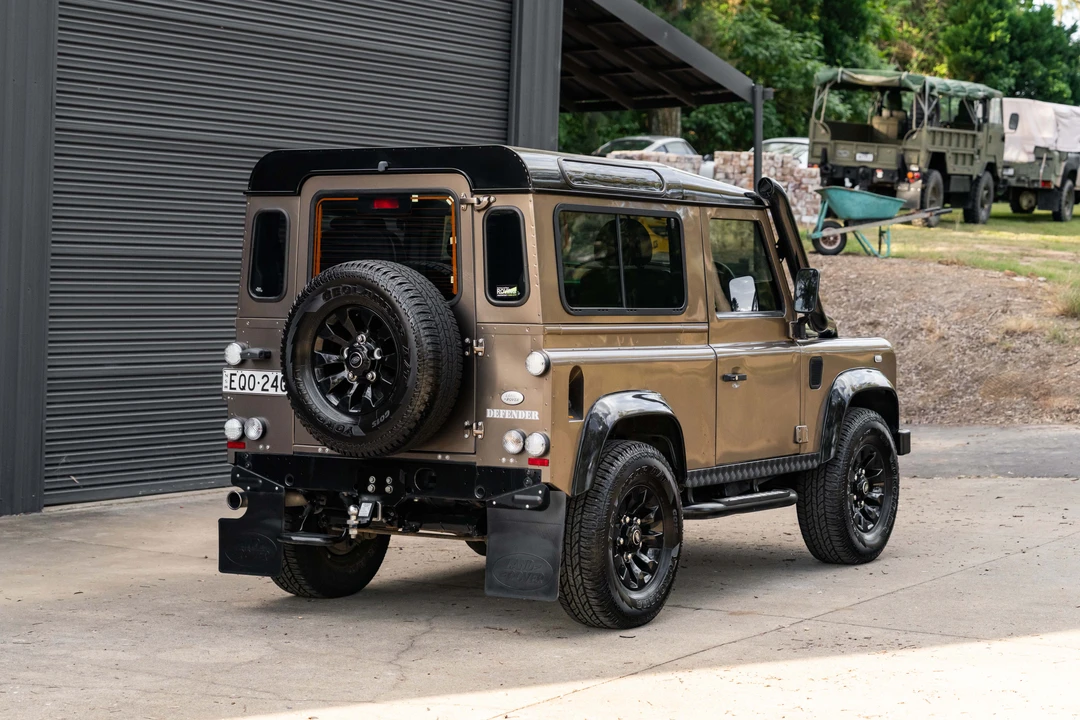 2011 Land Rover Defender 90 - Image 7 of 31