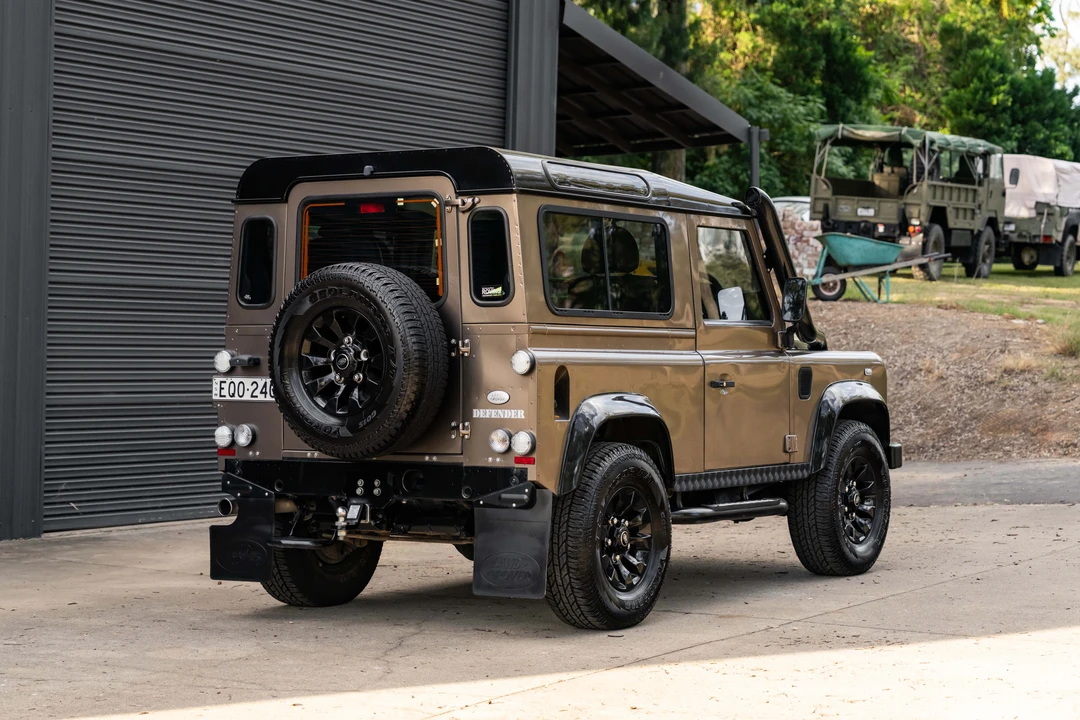 2011 Land Rover Defender 90 - Image 14 of 31