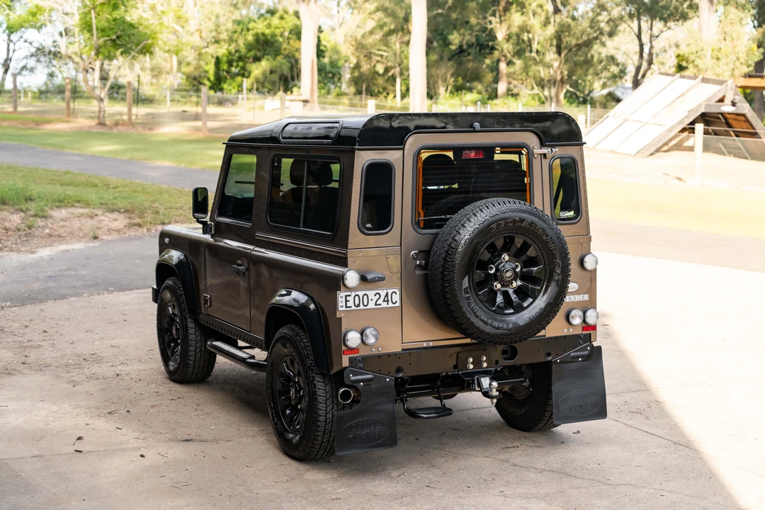 2011 Land Rover Defender 90 - Image 12 of 31