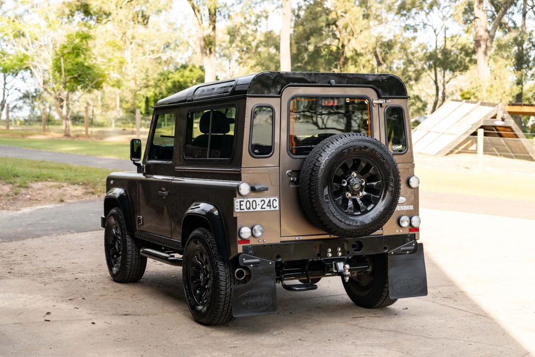2011 Land Rover Defender 90 - Image 5 of 31