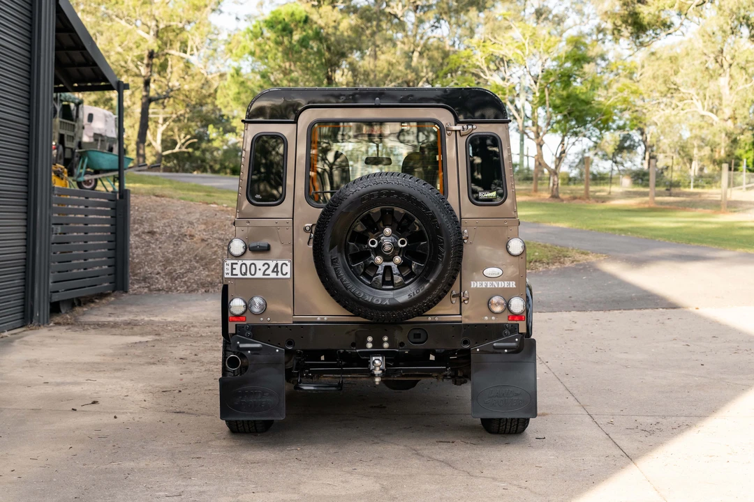 2011 Land Rover Defender 90 - Image 13 of 31