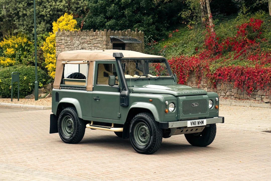 2011 Land Rover Defender 90 - Image 4 of 31