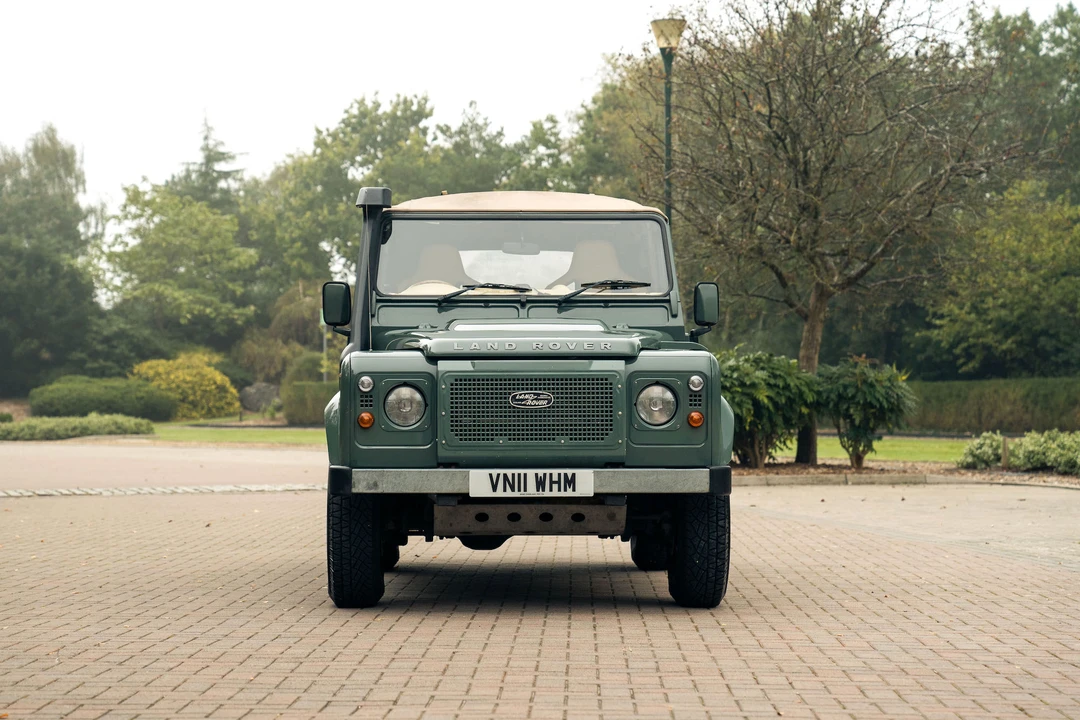 2011 Land Rover Defender 90 - Image 3 of 31