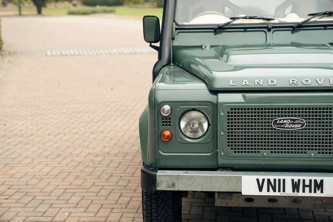 2011 Land Rover Defender 90 - Image 20 of 31