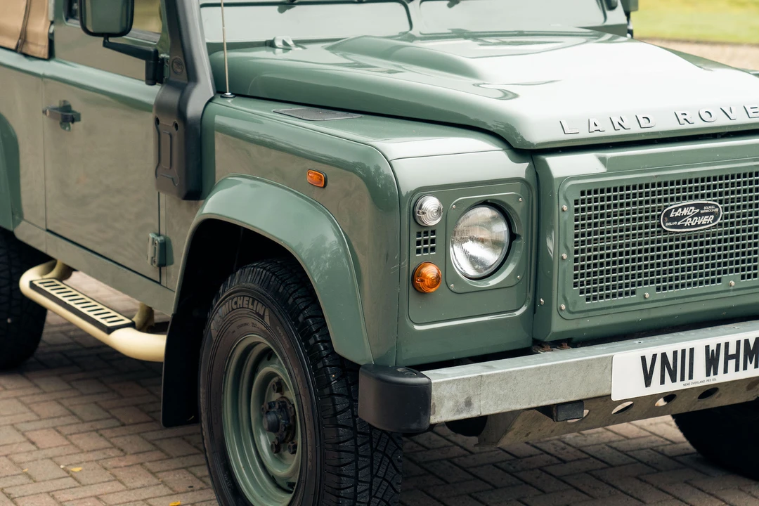 2011 Land Rover Defender 90 - Image 21 of 31