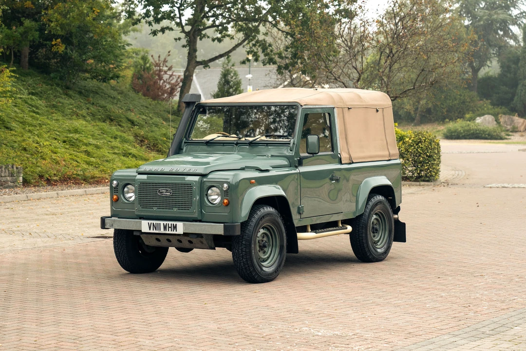 2011 Land Rover Defender 90 - Image 9 of 31