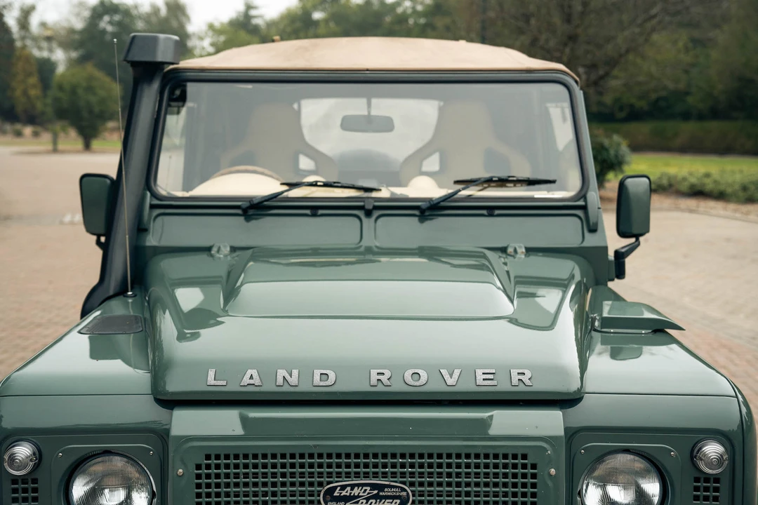 2011 Land Rover Defender 90 - Image 27 of 31