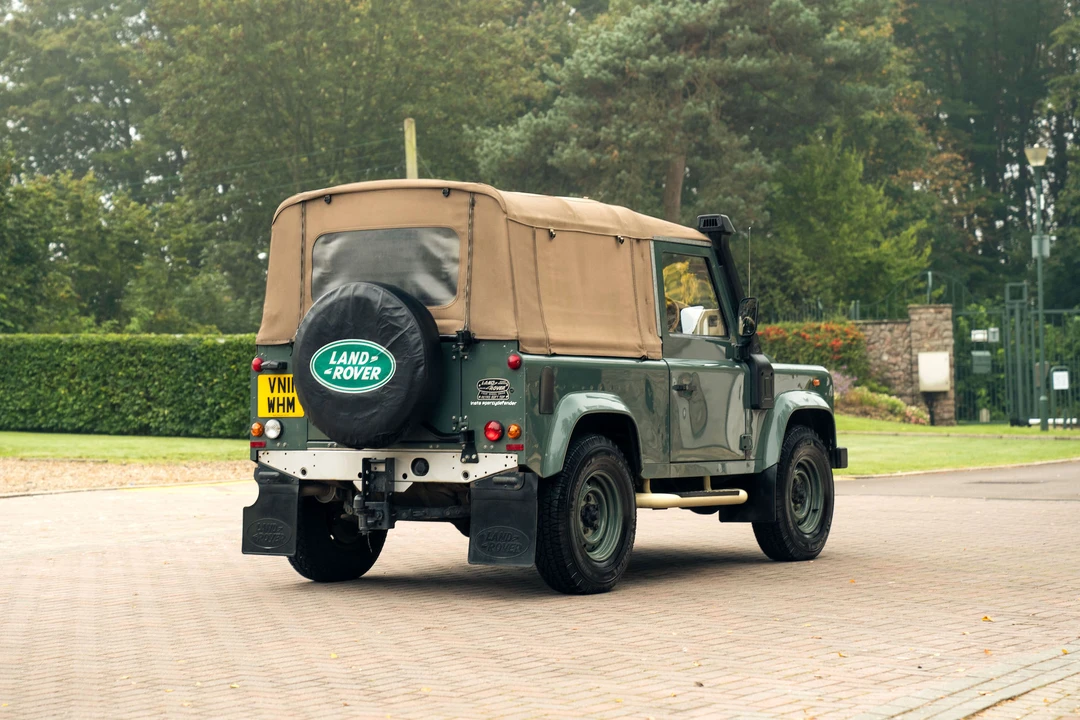 2011 Land Rover Defender 90 - Image 12 of 31