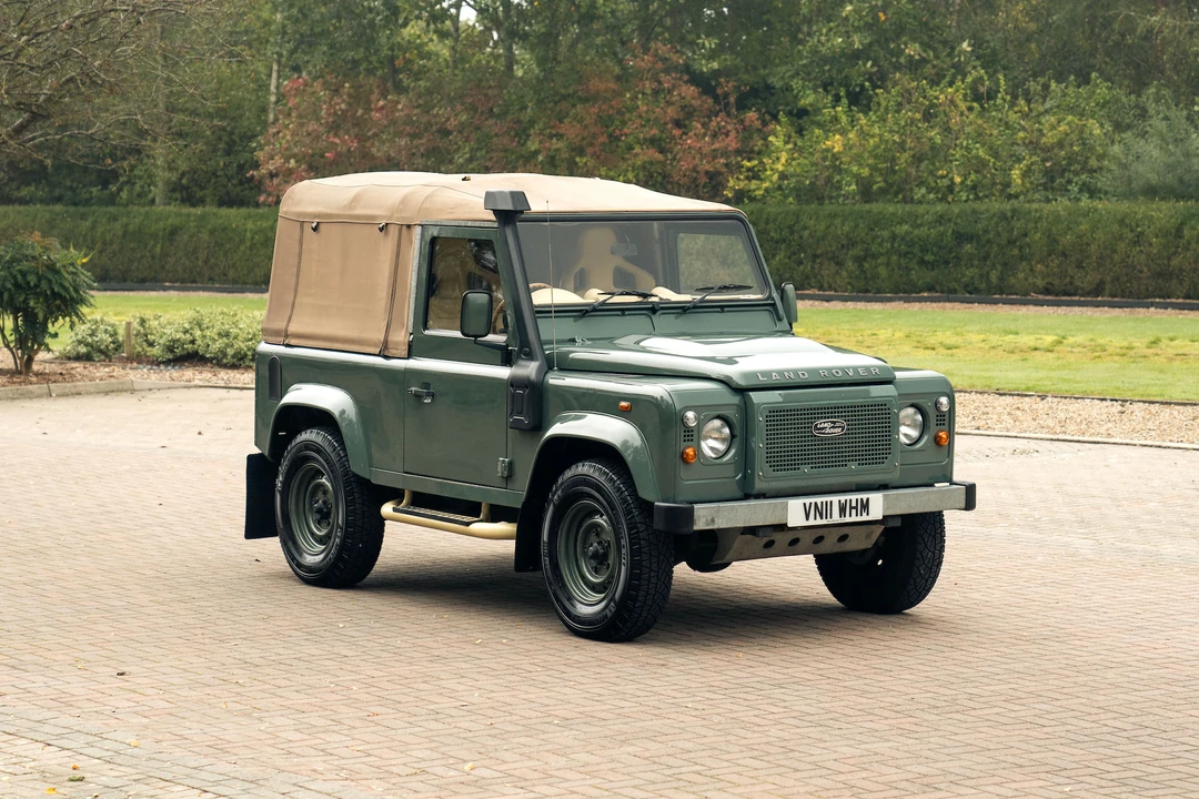 2011 Land Rover Defender 90 - Image 16 of 31