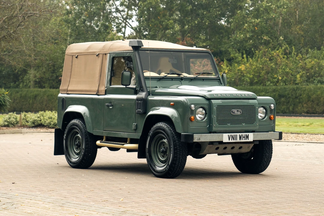 2011 Land Rover Defender 90 - Image 2 of 31