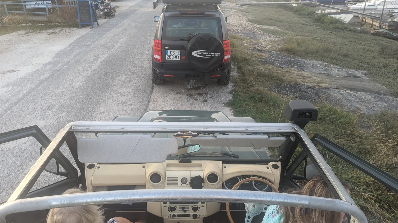 2011 Land Rover Defender 90 - Image 19 of 31