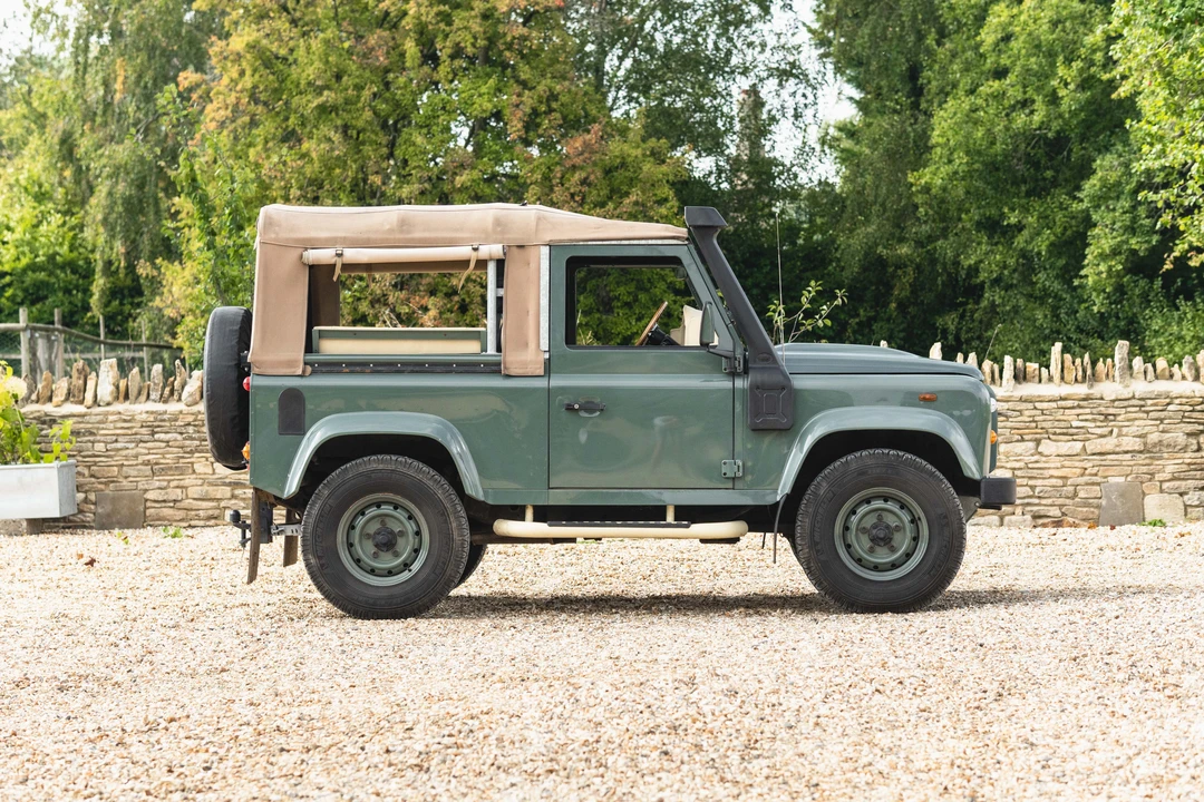 2011 Land Rover Defender 90 - Image 8 of 31