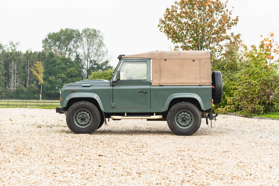 2011 Land Rover Defender 90 - Image 4 of 31