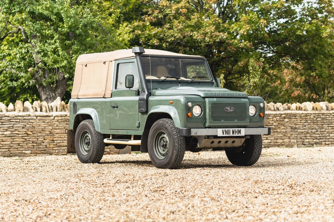 2011 Land Rover Defender 90 - Image 9 of 31