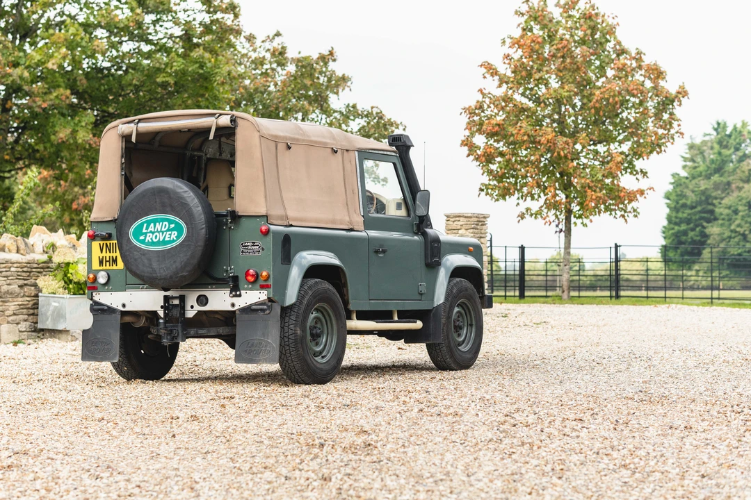 2011 Land Rover Defender 90 - Image 7 of 31