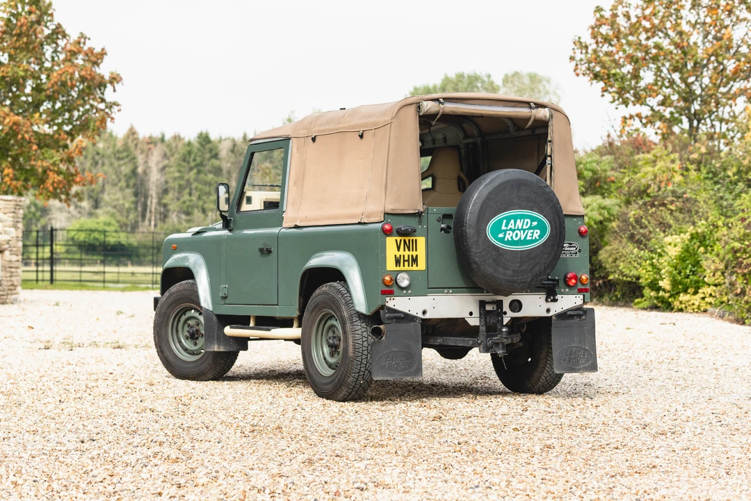 2011 Land Rover Defender 90 - Image 5 of 31