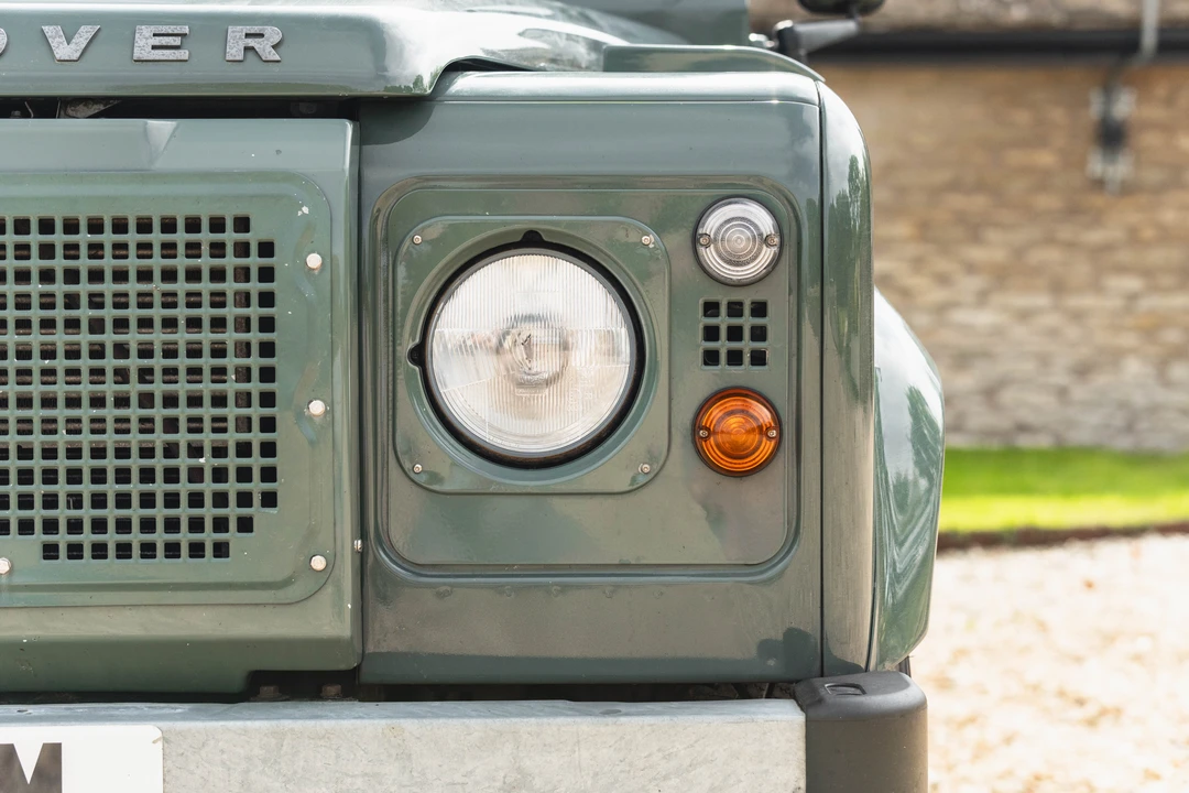 2011 Land Rover Defender 90 - Image 14 of 31