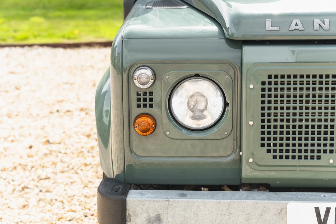 2011 Land Rover Defender 90 - Image 16 of 31