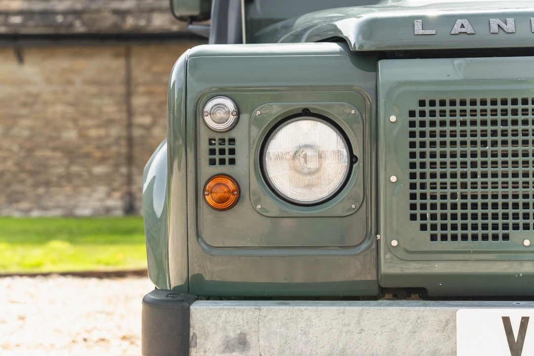 2011 Land Rover Defender 90 - Image 17 of 31
