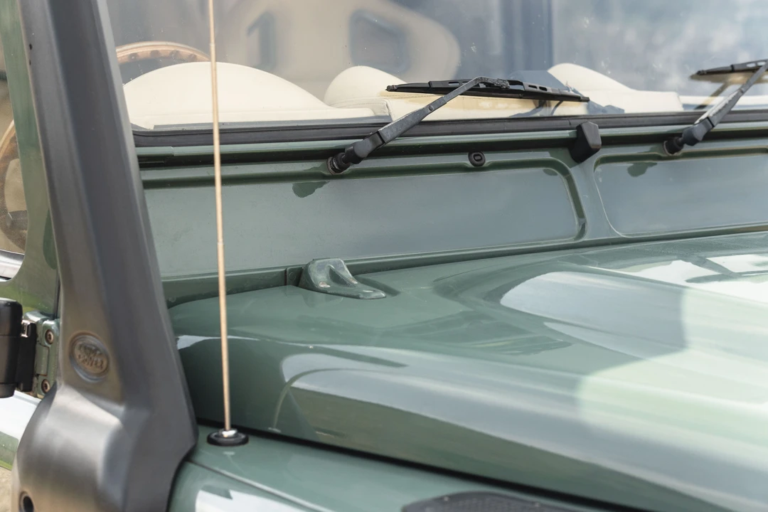 2011 Land Rover Defender 90 - Image 25 of 31