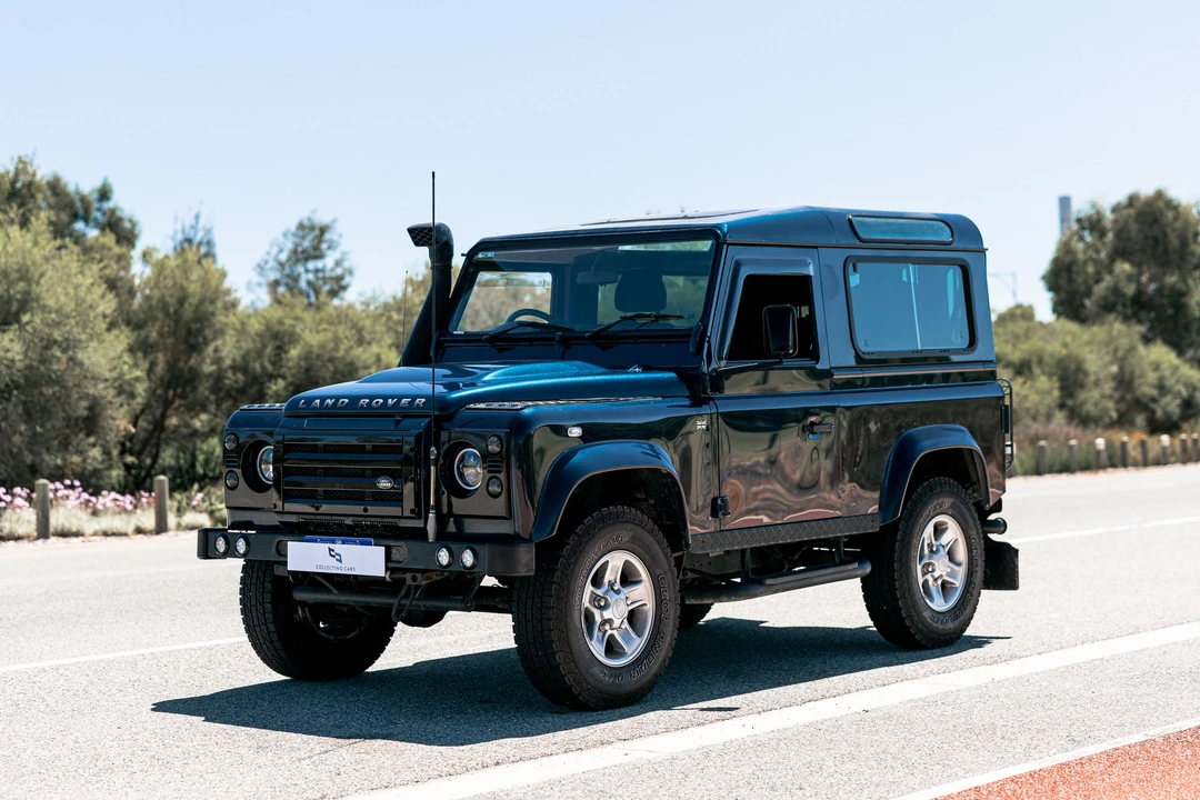 2011 Land Rover Defender 90 - Image 3 of 31